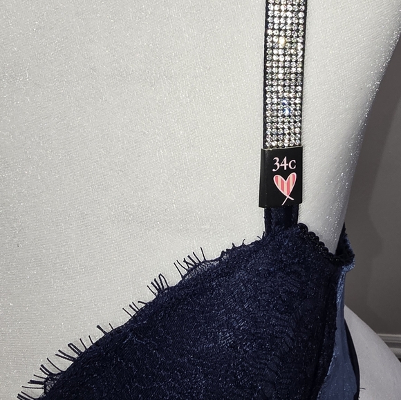 Victoria's Secret - Picture 5 of 9